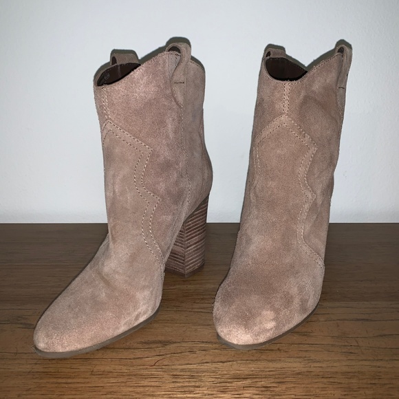 aerosoles lincoln square ankle boot